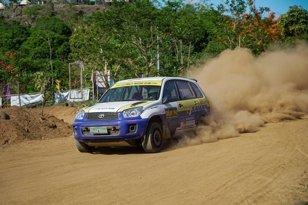 Comment les systèmes de communication V2V (Vehicle to Vehicle) améliorent-ils la gestion des flottes de taxis?