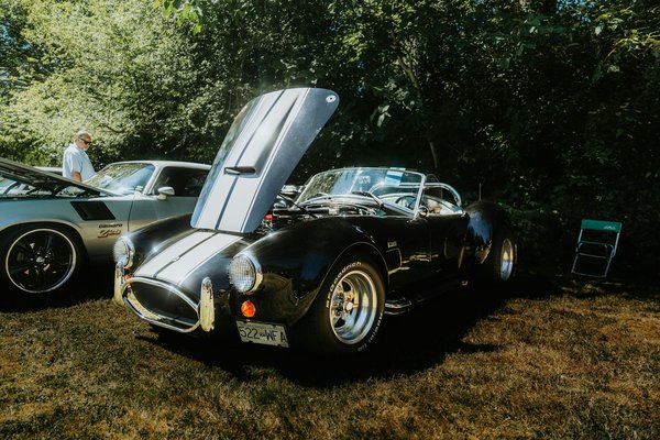 Comment installer un système de surveillance des angles morts sur une voiture ancienne?